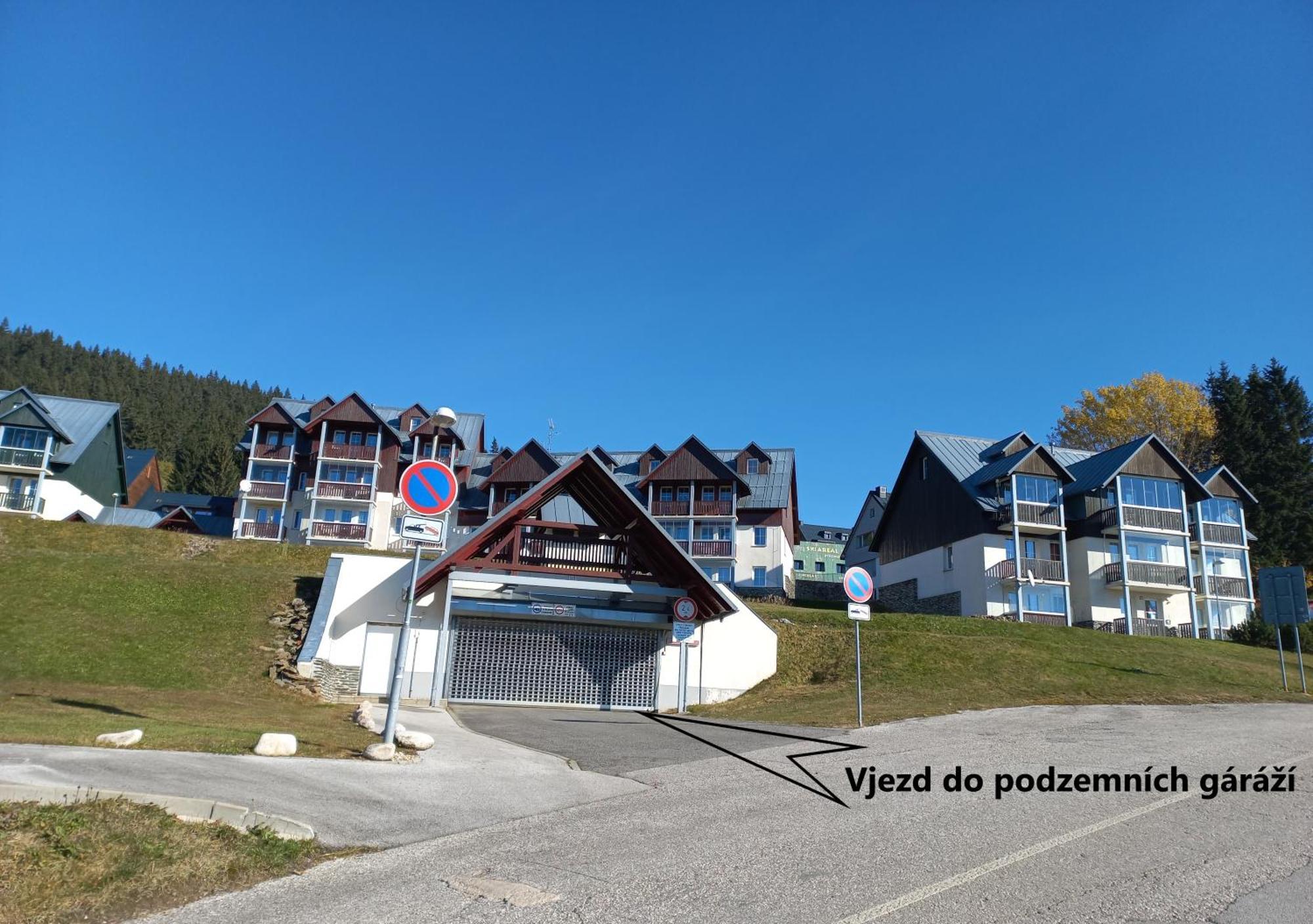 Apartmany D U Sjezdovky - ホルニー・ミーセチキ エクステリア 写真